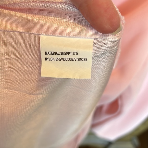 Qearal V Neck Blouse - Picture 10 of 10